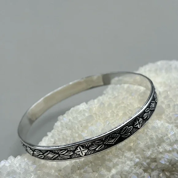 Elegant Sterling Silver Etched Bangle Bracelet-Luxury for Everyday Wear - Picture 2 of 3